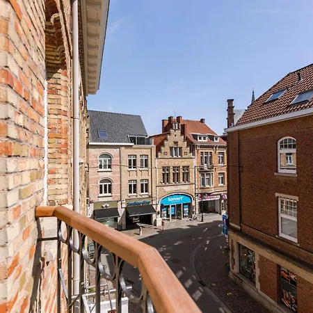 Huswell - Pleasant In The Center Of